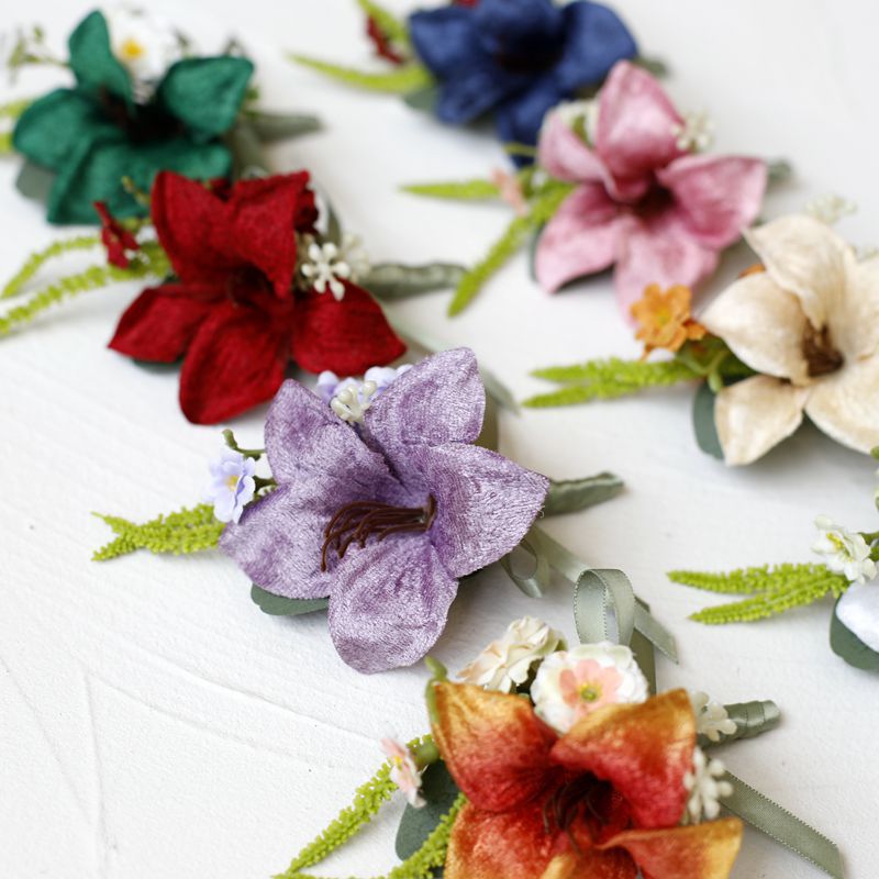 Künstliche Lilien-Wrist-Corsage- und Boutonniere-Set aus retro-Velours für Hochzeitsfeiern