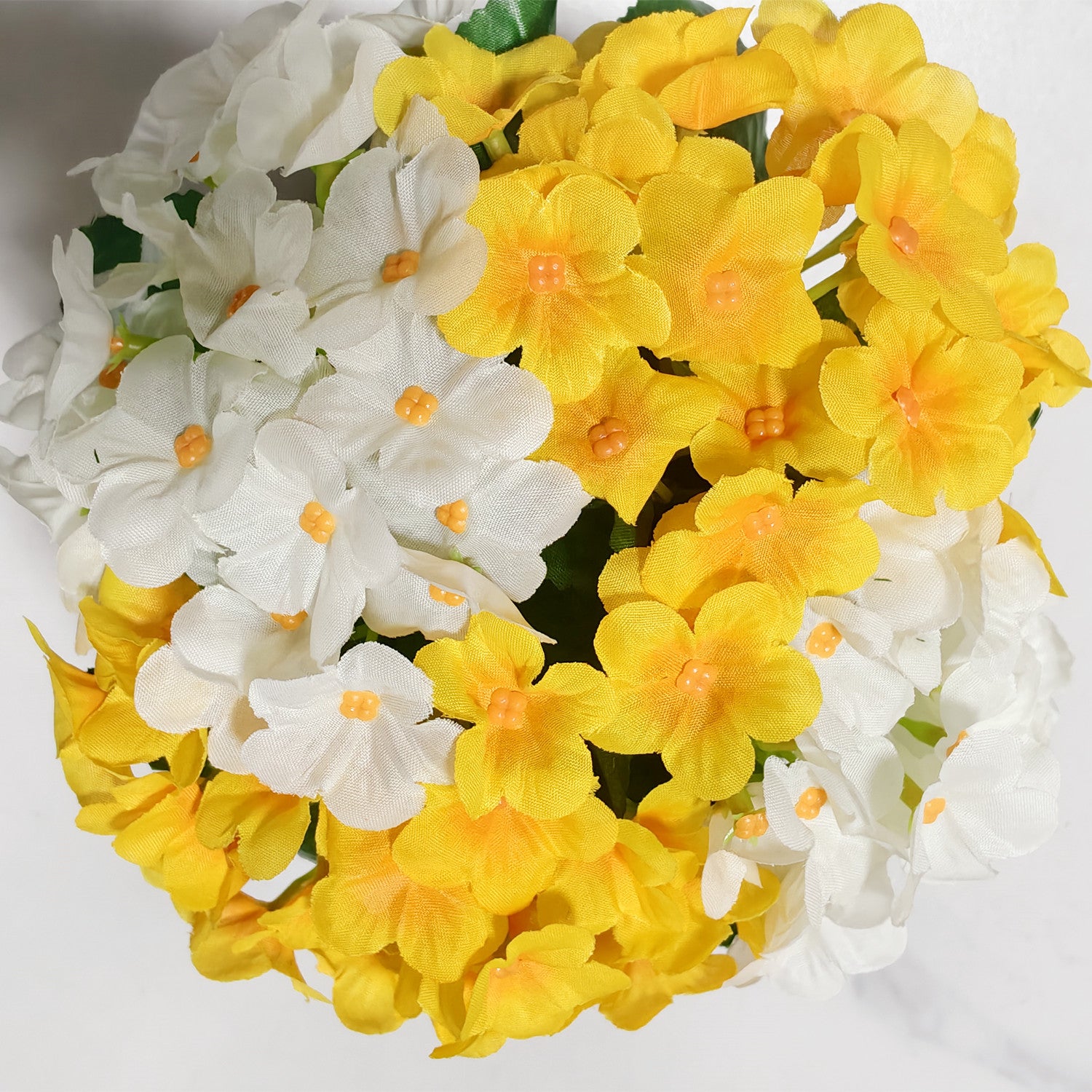 Künstliche Primeln im Kunststofftopf für Garten und Außenbereich