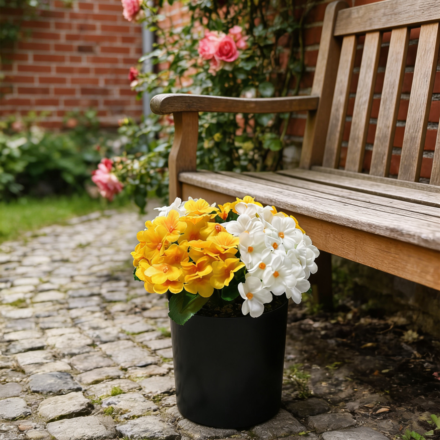 Künstliche Primeln im Kunststofftopf für Garten und Außenbereich