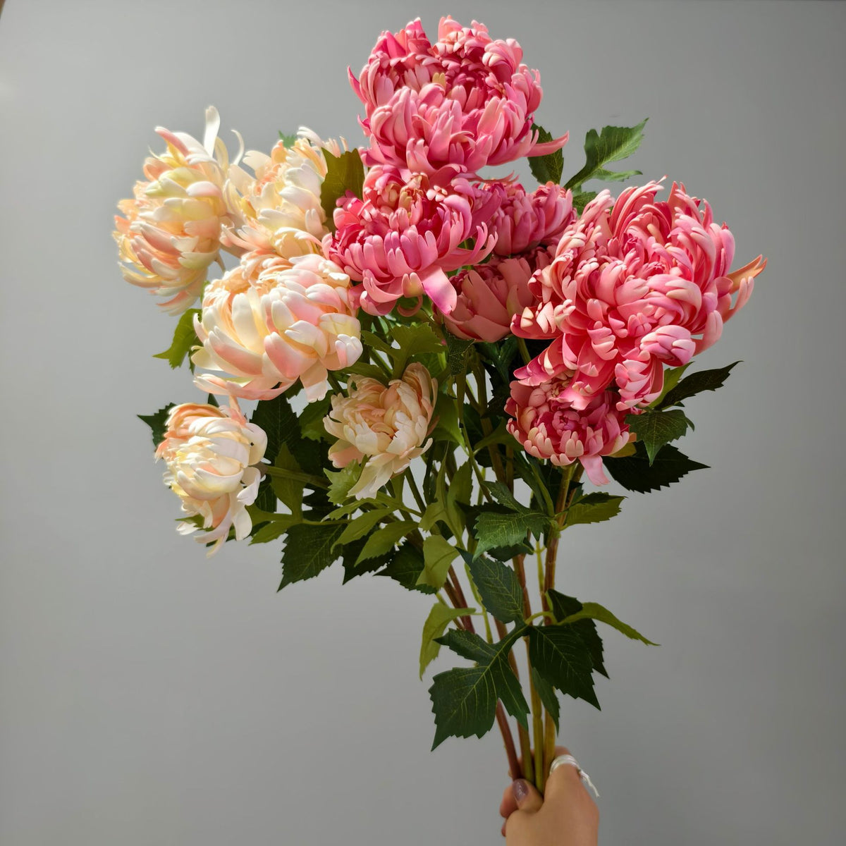Künstliche Dahlien-Chrysantheme, 68 cm, Seidenstoff, 3 Blüten, Einzelstiel, für Innendekoration, Hotel, Einzelhandel, Hochzeitsdekoration