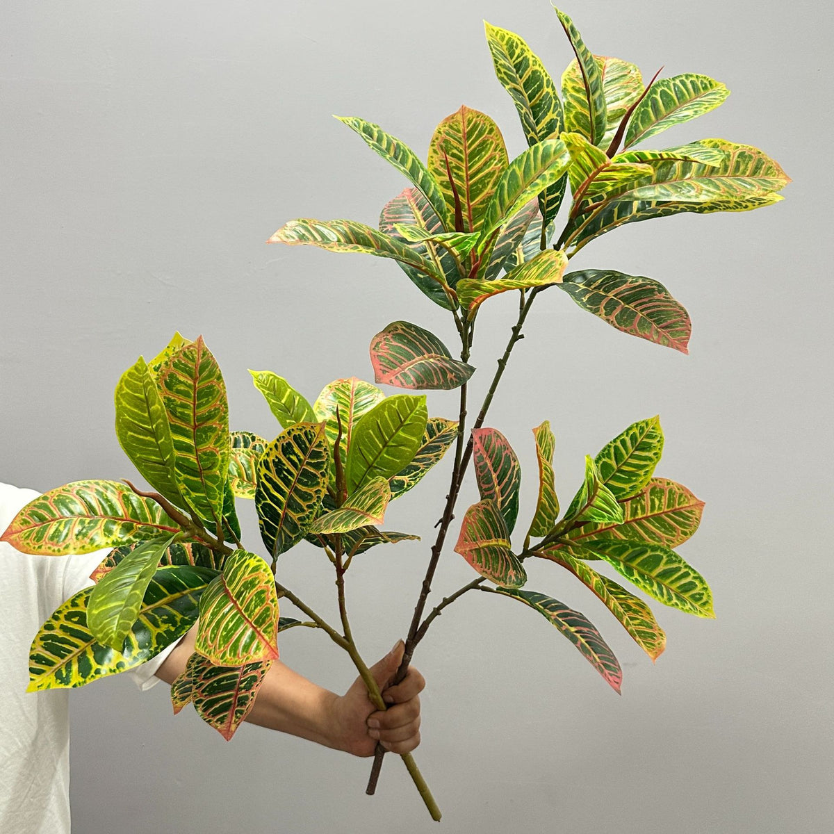 Künstliche Croton-Pflanze, 64 cm, für Innen- und Außenbereich, PE/PVC-Material