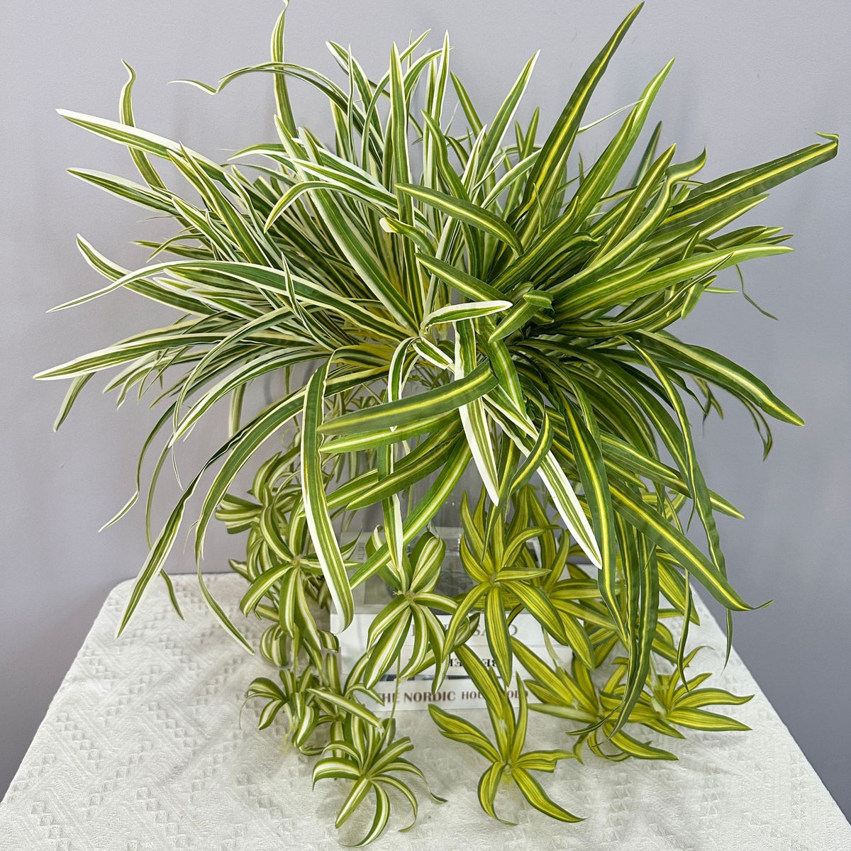 Künstliche Hängepflanze, Grünlilie, 65 cm Höhe, 40 flexible Stiele, für Wohnung, Büro und Events