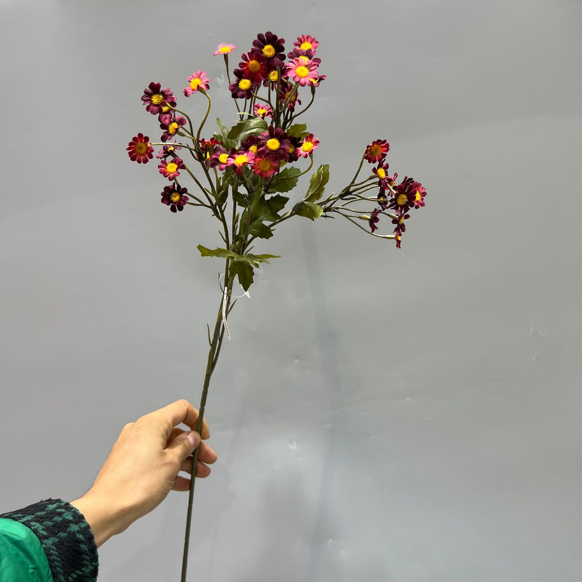 Künstliche Kamillenblüte, einzelner Stiel mit 50 Blüten, 58 cm hoch, aus Seidenstoff - für Hochzeiten, Büro und Innendekoration