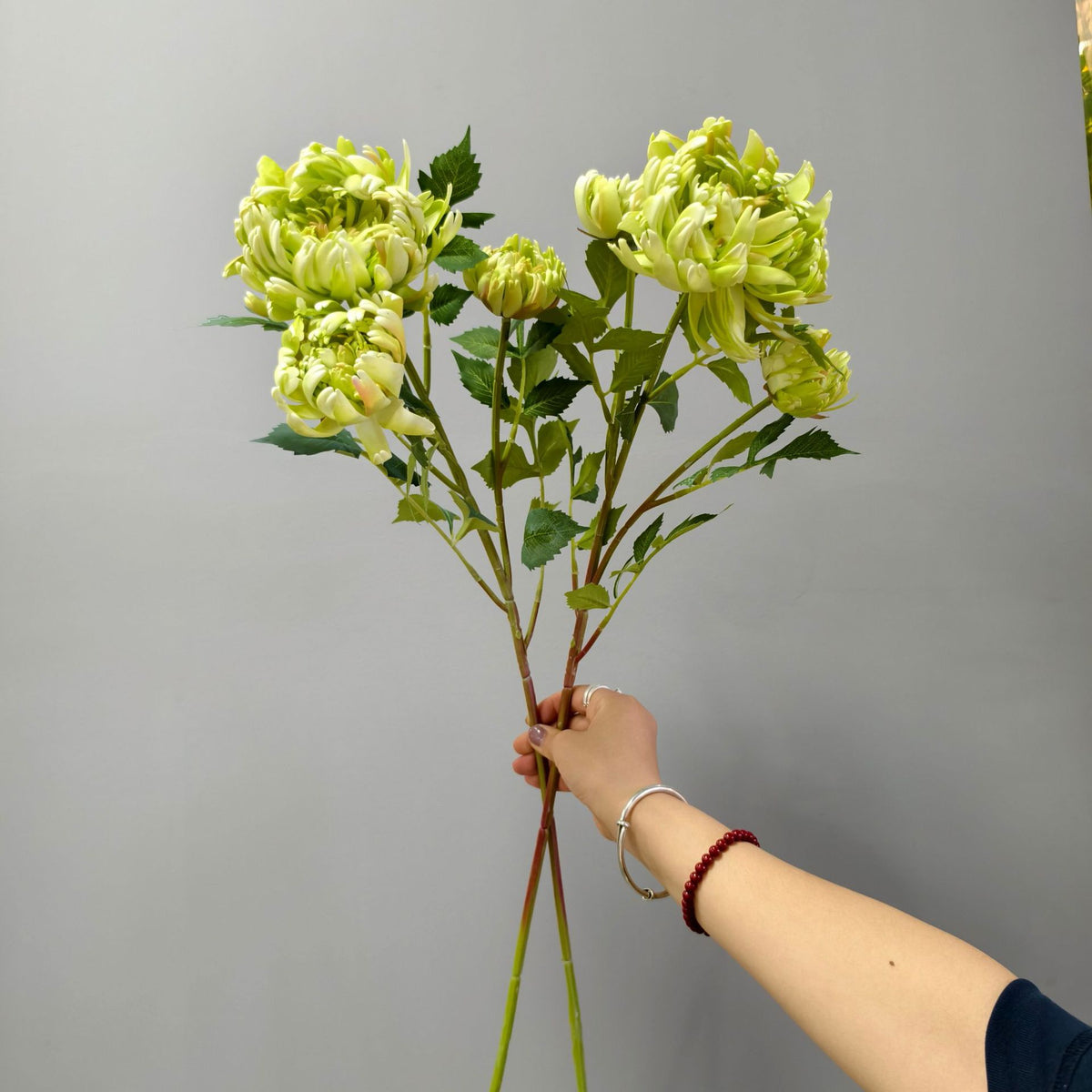 Künstliche Dahlien-Chrysantheme, 68 cm, Seidenstoff, 3 Blüten, Einzelstiel, für Innendekoration, Hotel, Einzelhandel, Hochzeitsdekoration
