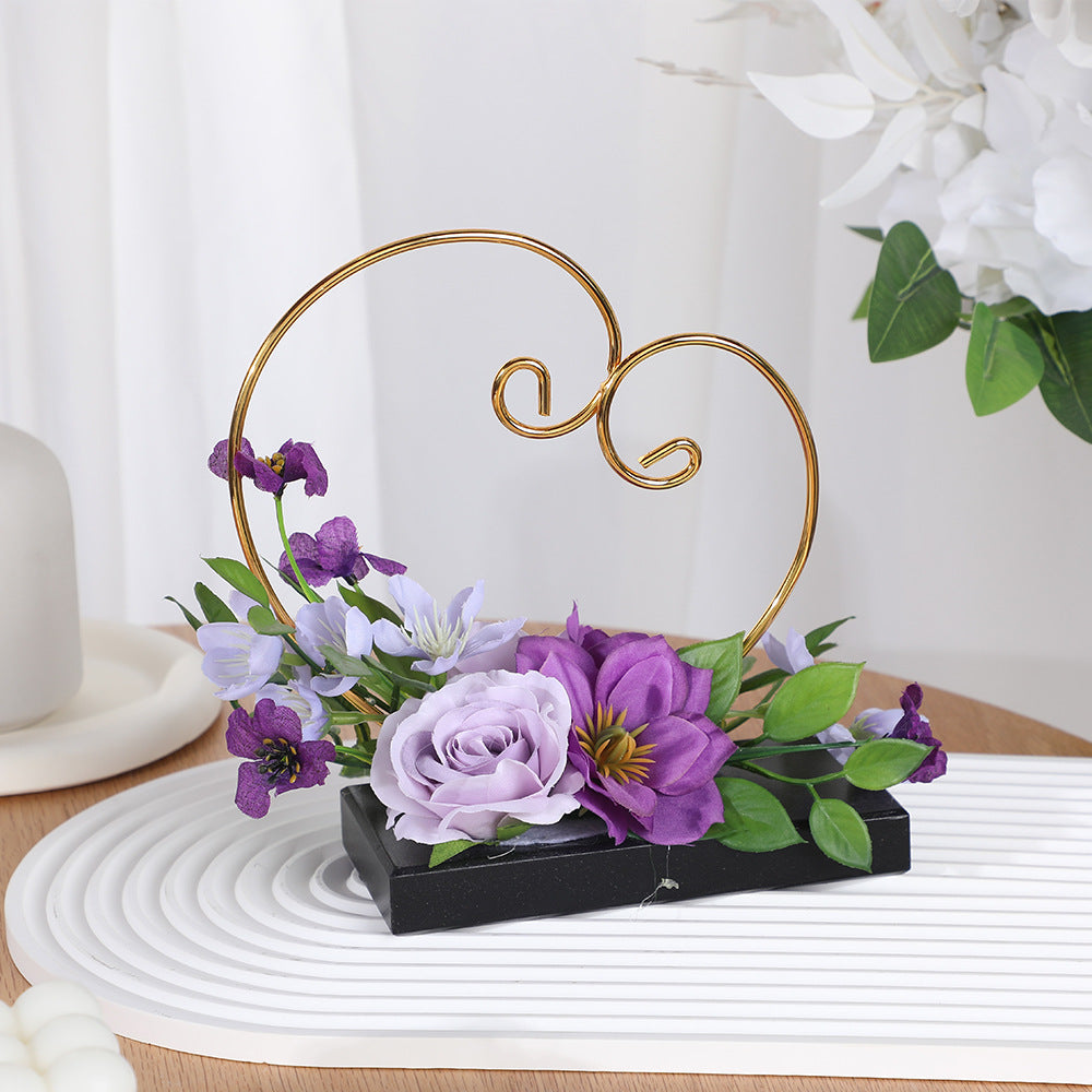 Retro Herzringhalter mit künstlichen Rosen und Gänseblümchen, 19 cm, inklusive Blumentopf