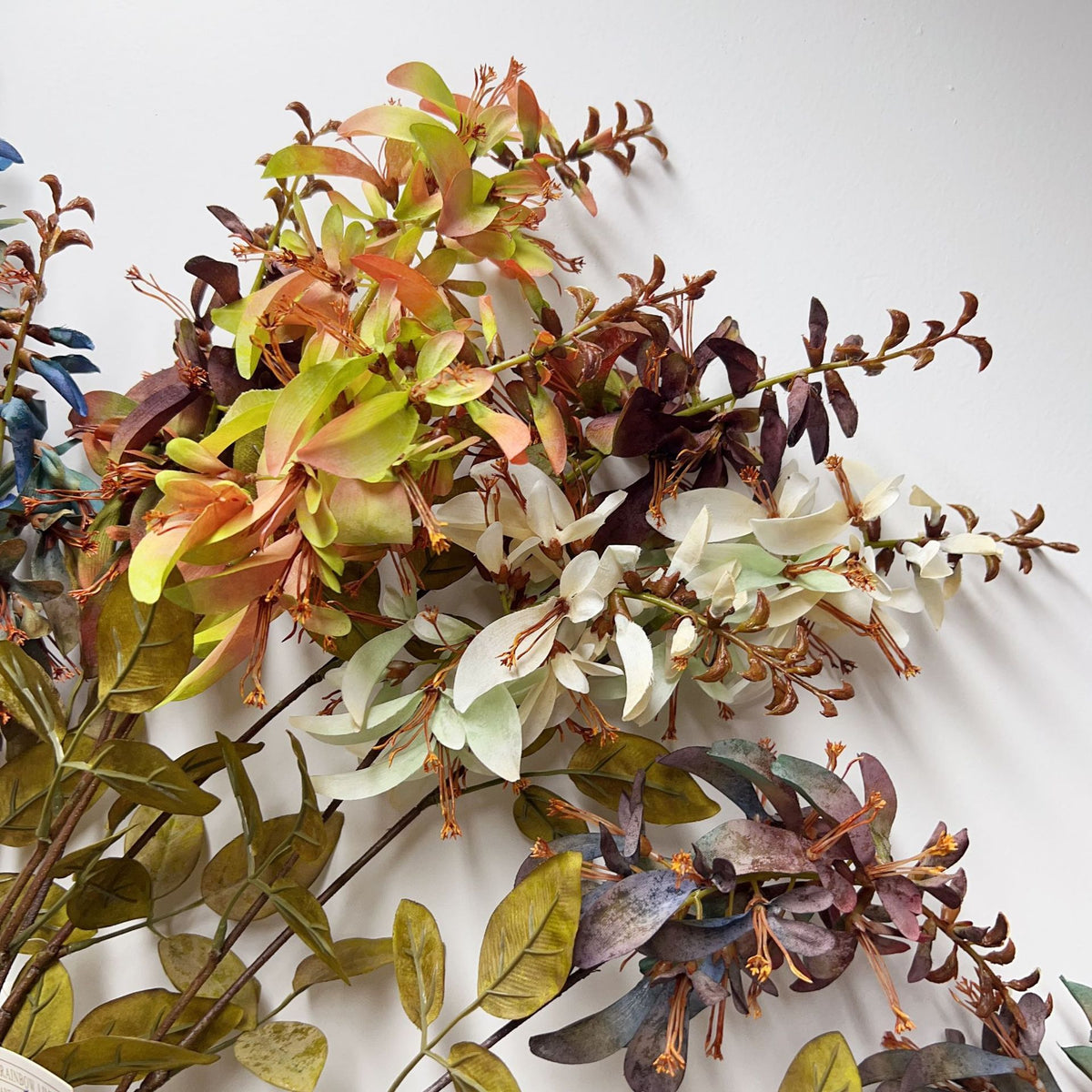 Künstlicher Erythrina-Blütenzweig mit Eukalyptus und Blättern, 83 cm, Einzelstiel aus Seidenstoff
