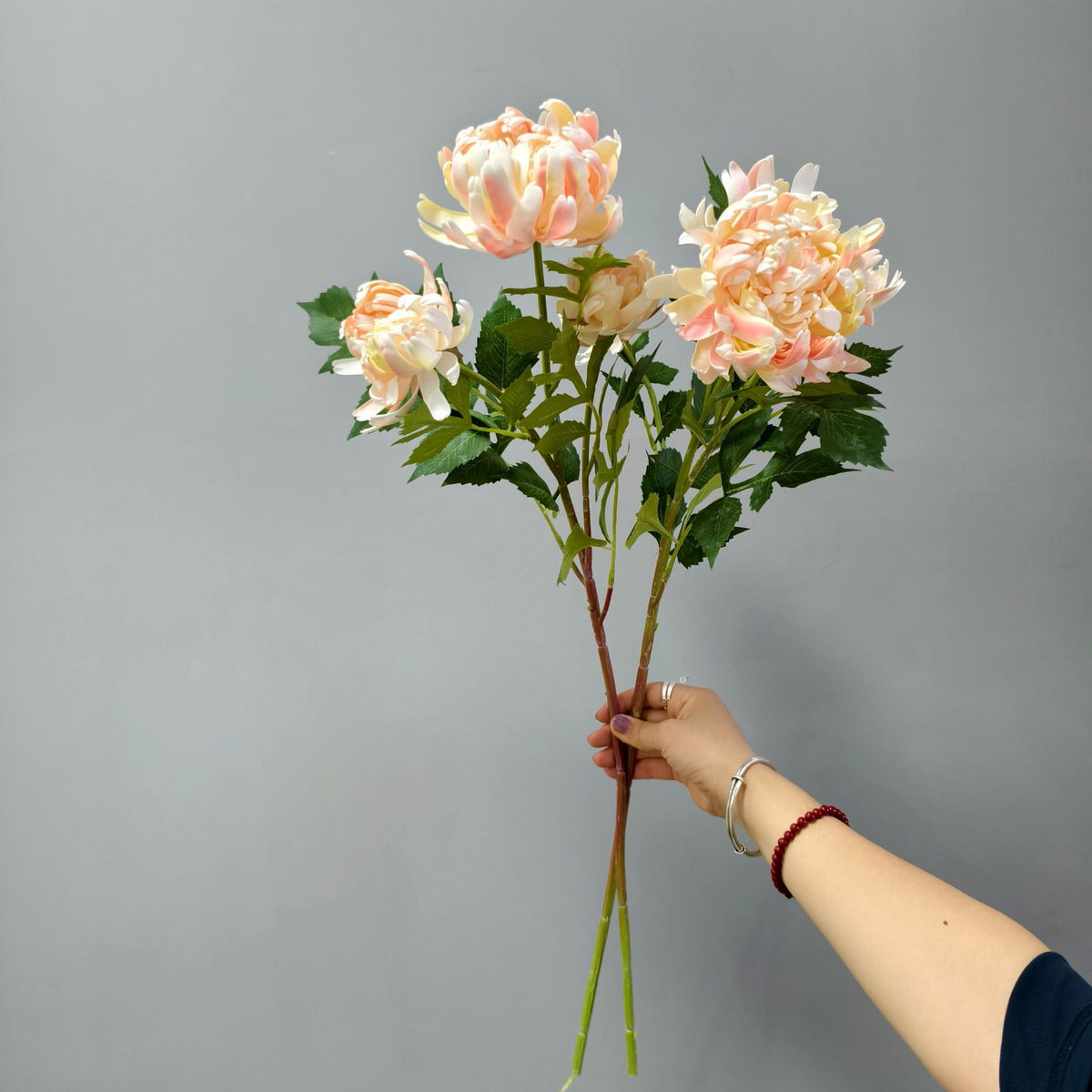 Künstliche Dahlien-Chrysantheme, 68 cm, Seidenstoff, 3 Blüten, Einzelstiel, für Innendekoration, Hotel, Einzelhandel, Hochzeitsdekoration