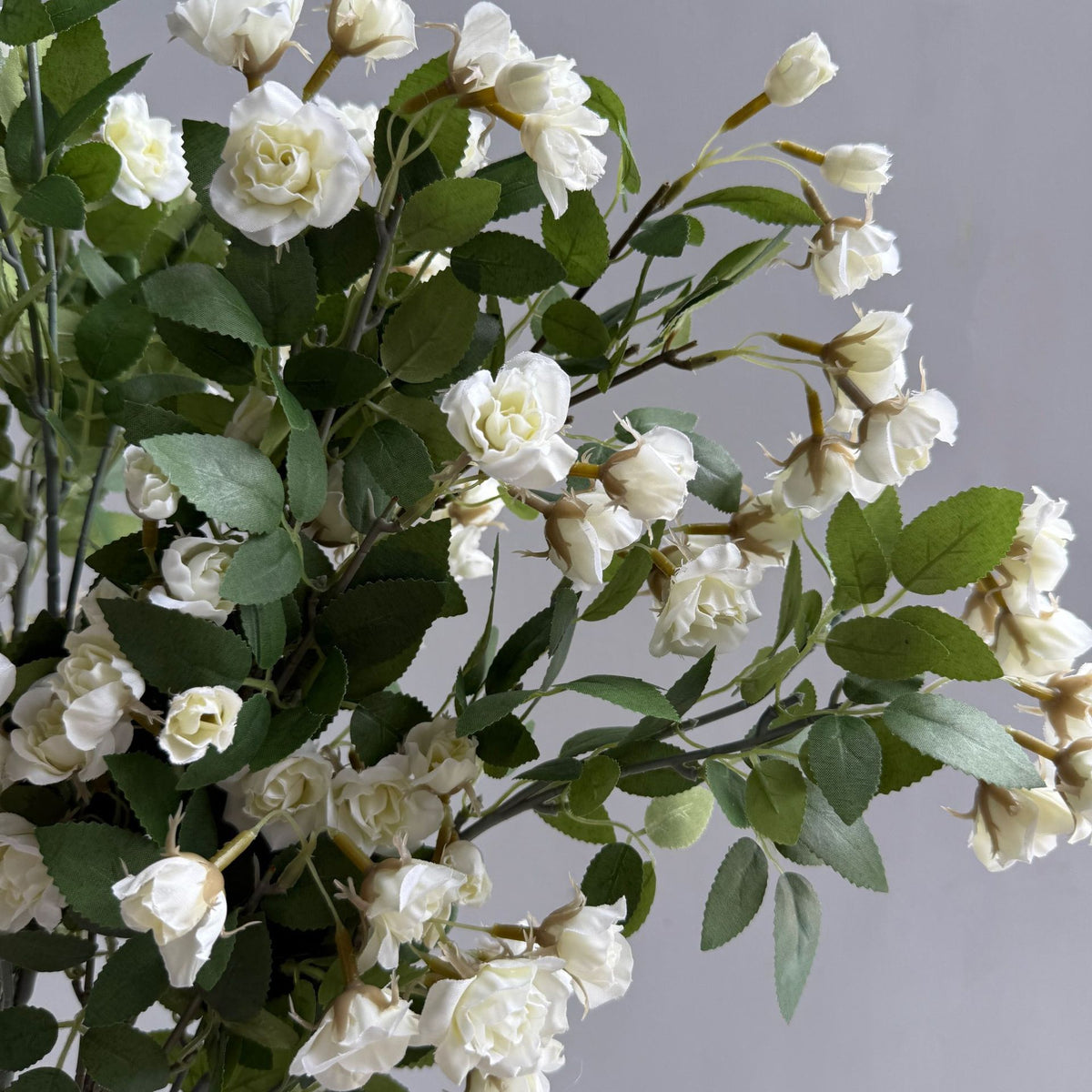 Künstliche Mini-Rosen-Busch mit 18 Blüten, 64 cm, Seidenblumen für Innenraum-Deko, Hochzeit, Event