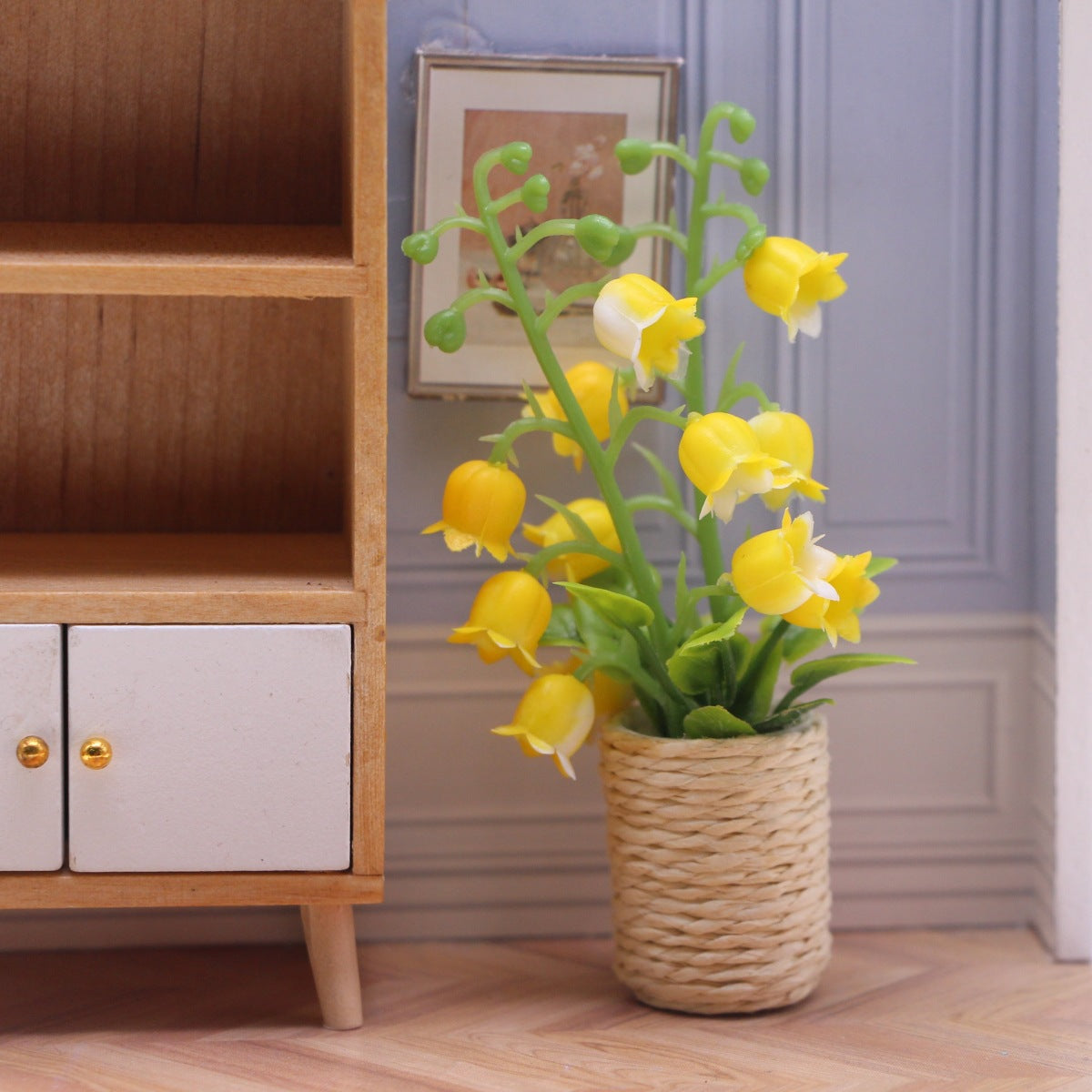 Miniatur-Maiglöckchen Pflanze im Topf, 10 cm hoch, Kunststoff (PE/PVC), für Wohnaccessoires und Szenengestaltung