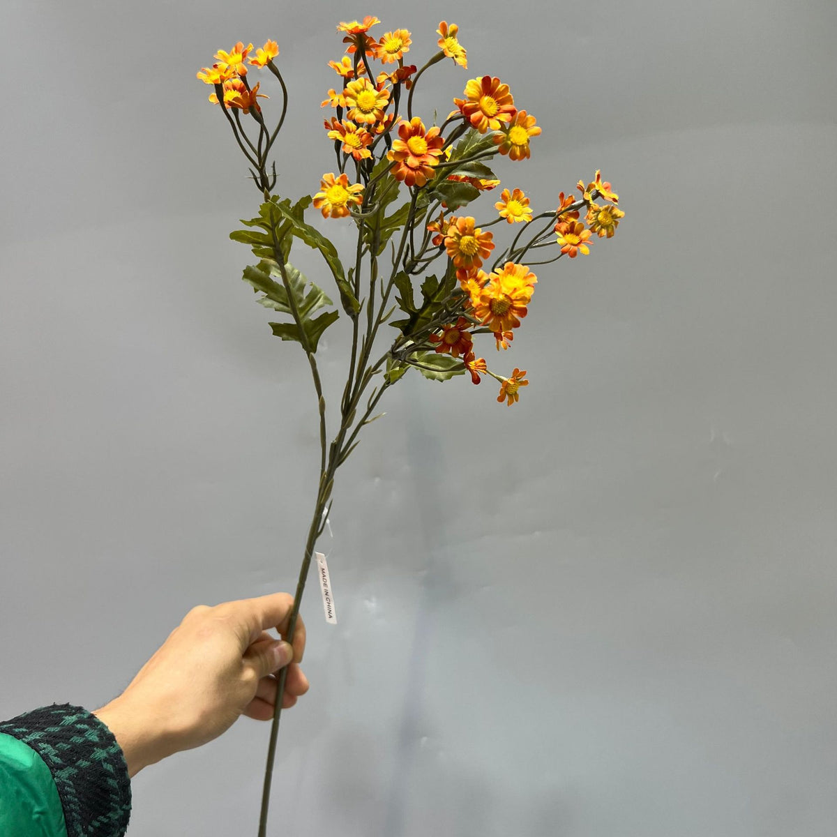 Künstliche Kamillenblüte, einzelner Stiel mit 50 Blüten, 58 cm hoch, aus Seidenstoff - für Hochzeiten, Büro und Innendekoration