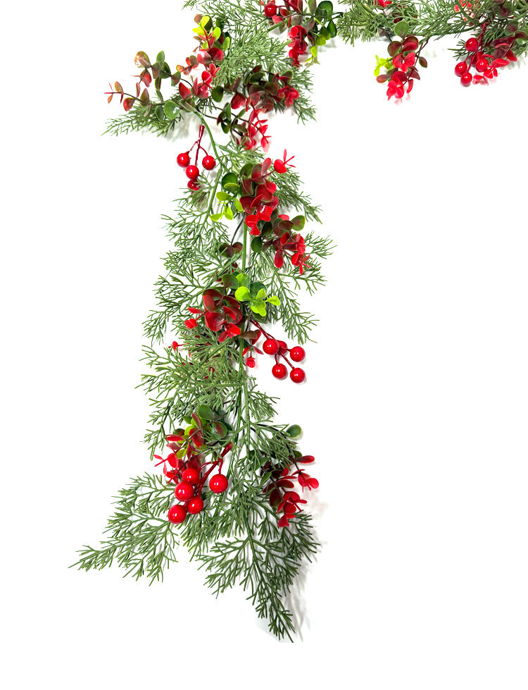 Kunstpflanze Eukalyptus-Ranke mit roten Beeren und Wacholder-Nadeln, Kunststoff, Weihnachtsdeko, für Hochzeit und Gastronomie
