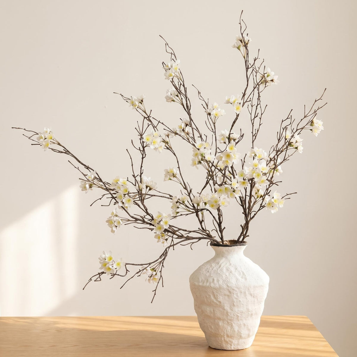 Künstlicher Pflaumenblüten-Zweig, 80 cm, aus Kunststoff, für Hochzeiten, Büros und Innendekoration