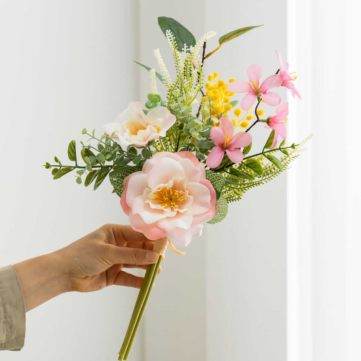 45 cm künstlicher Kamelien-Blumenstrauß aus Seide – 6 Blüten, UV-beständig, für Hochzeit, Dekoration, Innenraum, Bürotisch, Café, Hotel