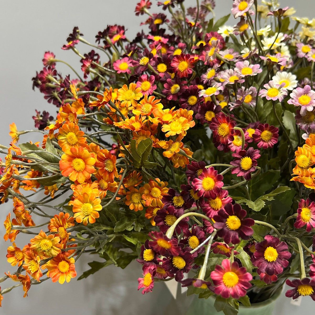 Künstliche Kamillenblüte, einzelner Stiel mit 50 Blüten, 58 cm hoch, aus Seidenstoff - für Hochzeiten, Büro und Innendekoration