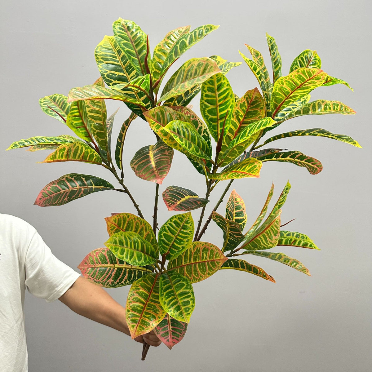 Künstliche Croton-Pflanze, 64 cm, für Innen- und Außenbereich, PE/PVC-Material