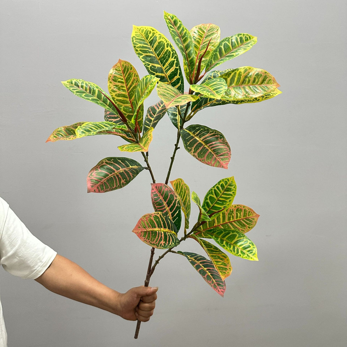 Künstliche Croton-Pflanze, 64 cm, für Innen- und Außenbereich, PE/PVC-Material