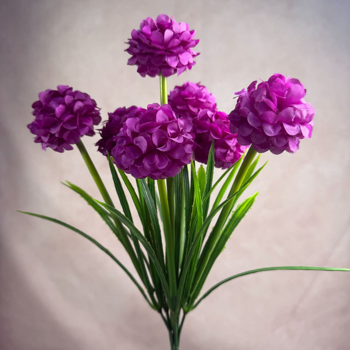 Künstliche Chrysanthemen Busch, 6 Blüten, 45 cm Höhe, PU Material, für Hochzeiten, Haushalt, Büros und Gewerberäume, moderne Deko