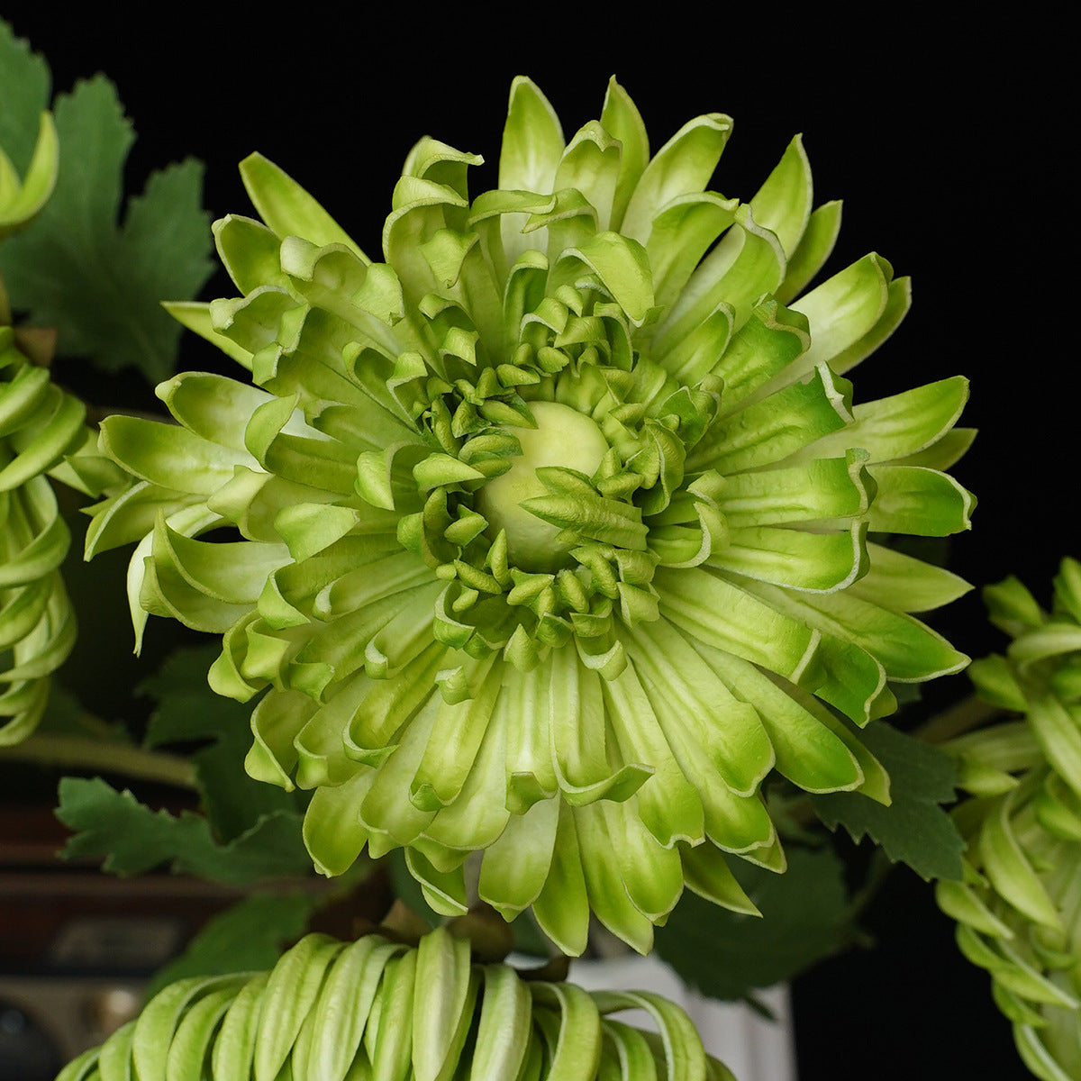 Künstliche Chrysantheme Einzelstiel, 59 cm hoch mit 11 cm Blütendurchmesser, aus seidigem Polyesterstoff für Hochzeiten und Home-Deko