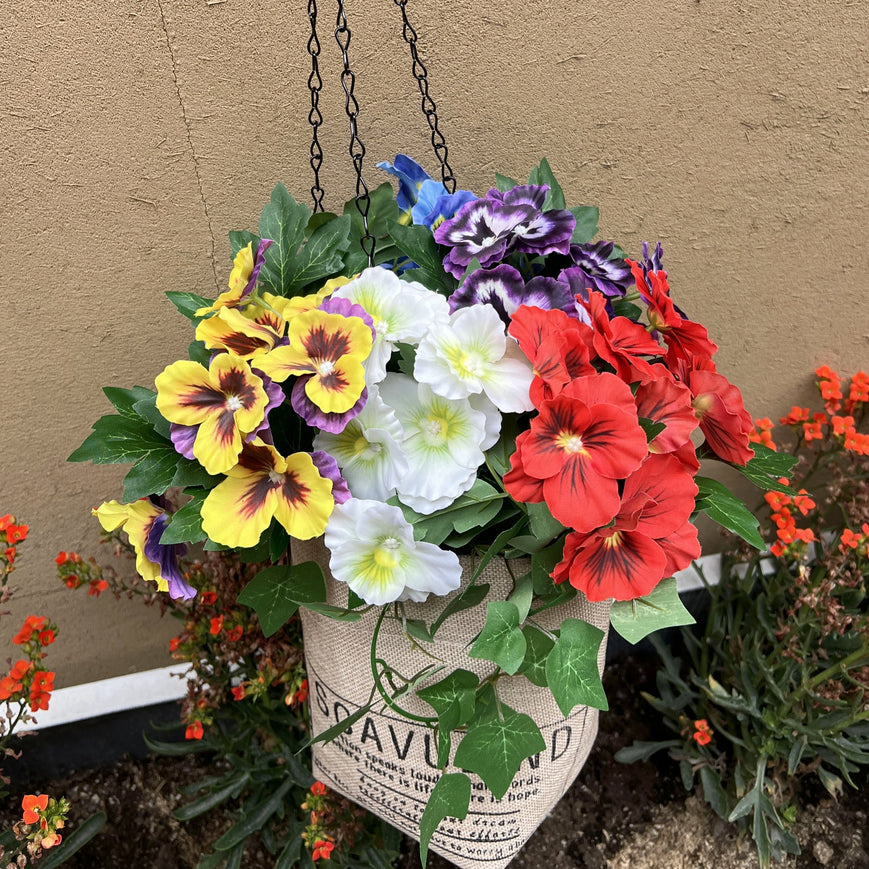 Vorgemontierte künstliche Außenblumen mit Hängeschale Hänge-Efeu-Pflanzen, Stiefmütterchen-Blüten