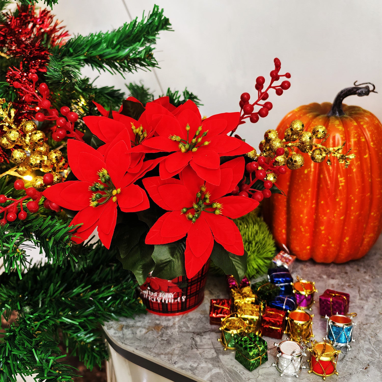 28 cm Weihnachtliches Blumenarrangement mit Weihnachts-Poinsettie und Eisenvase