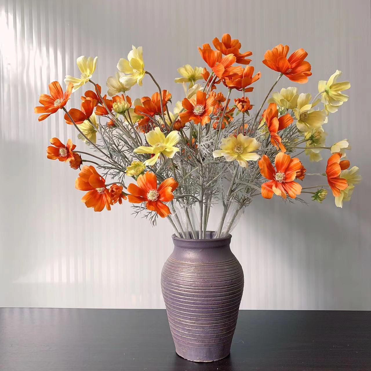 Gänseblümchen Stiel 60 cm, Künstlicher Kosmee Zweig aus Seide, Täuschend echte Kunstblume für Vase, Hochzeit, Gastronomie & Deko