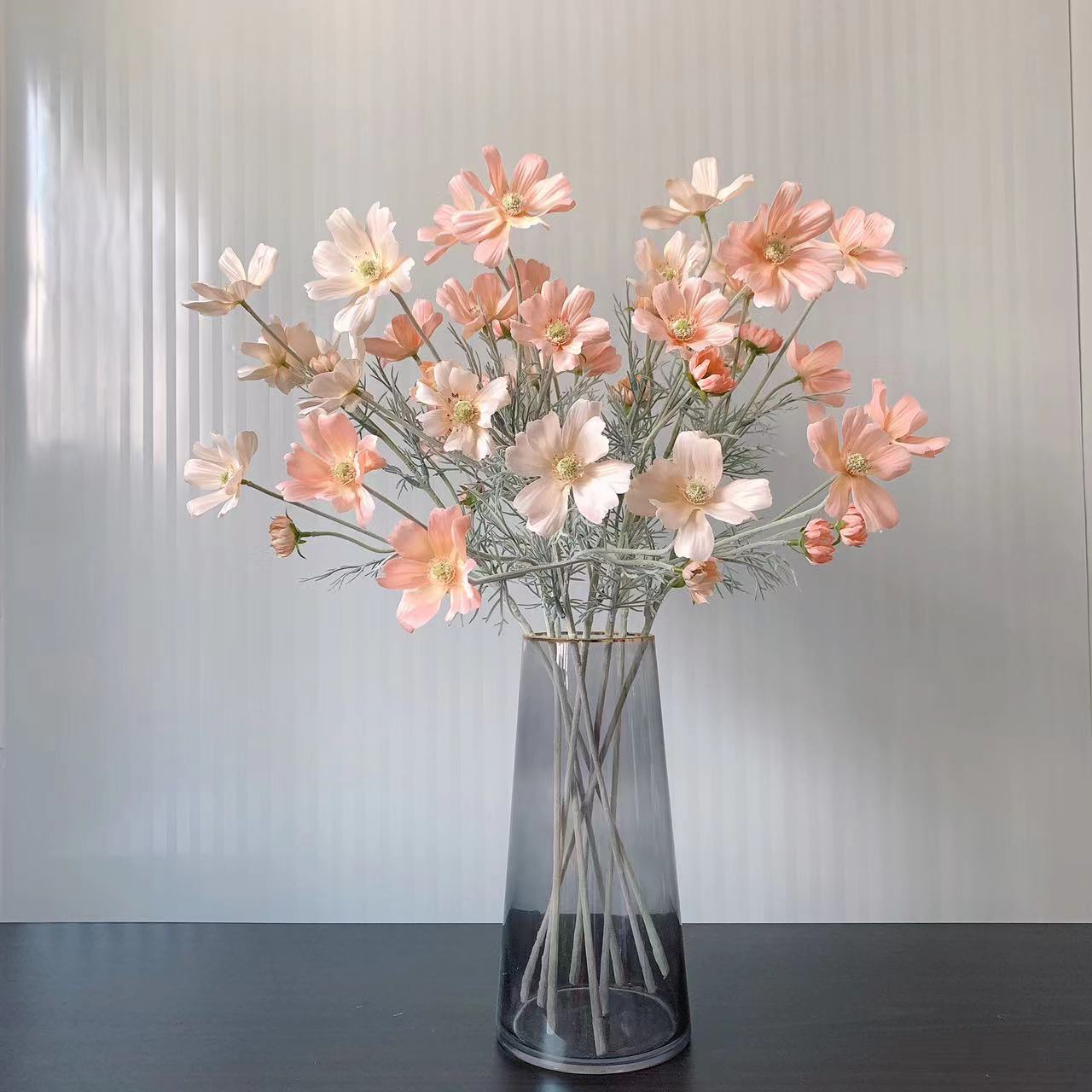 Gänseblümchen Stiel 60 cm, Künstlicher Kosmee Zweig aus Seide, Täuschend echte Kunstblume für Vase, Hochzeit, Gastronomie & Deko
