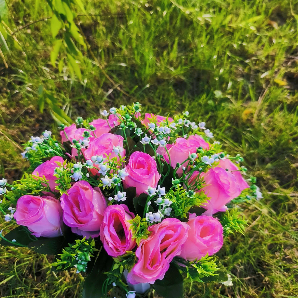 Grabschmuck Rosenstrauß mit Vase | ca. 38 cm | Wetterfeste Kunstblumen | Grabgesteck für Allerheiligen & Gedenken