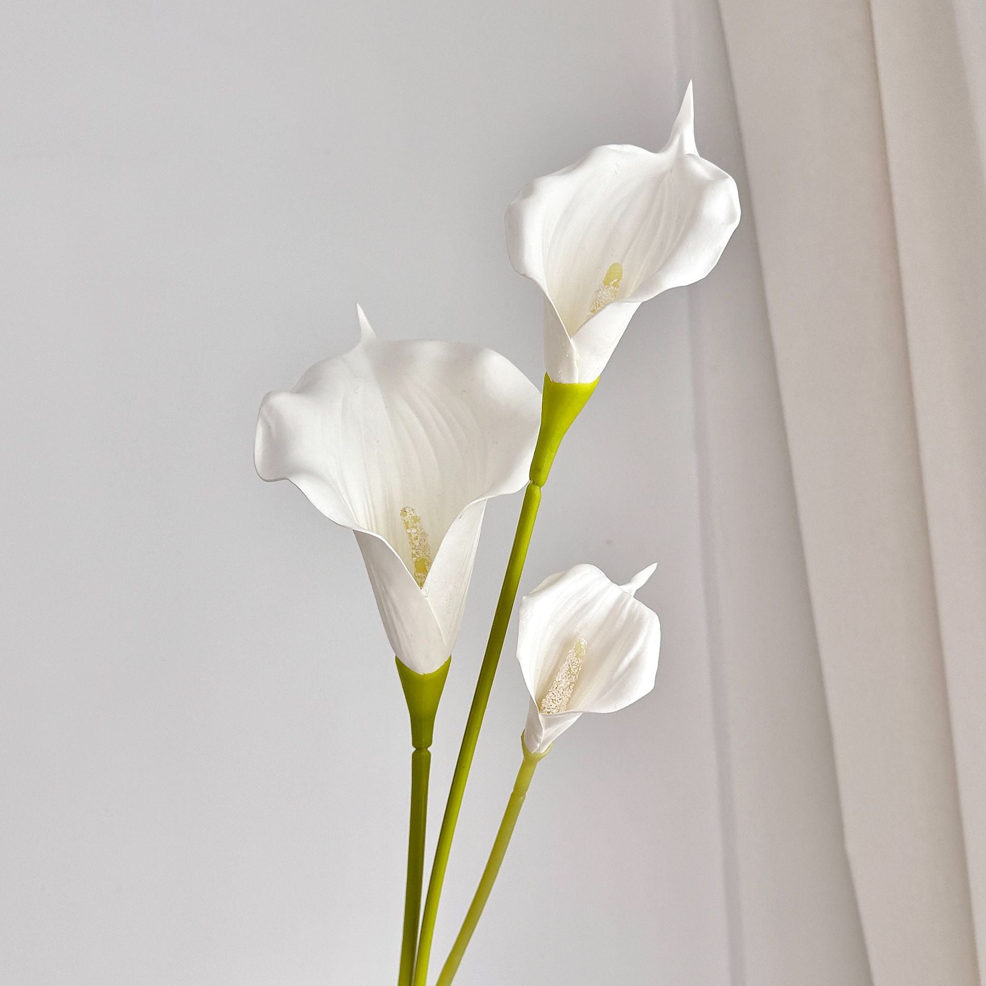 Weiße künstliche Calla-Lilien mit realistischem Griff - Perfect für Hausdekoration