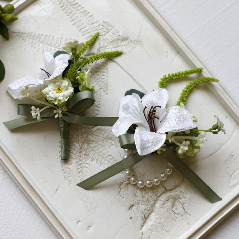 Künstliche Lilien-Wrist-Corsage- und Boutonniere-Set aus retro-Velours für Hochzeitsfeiern
